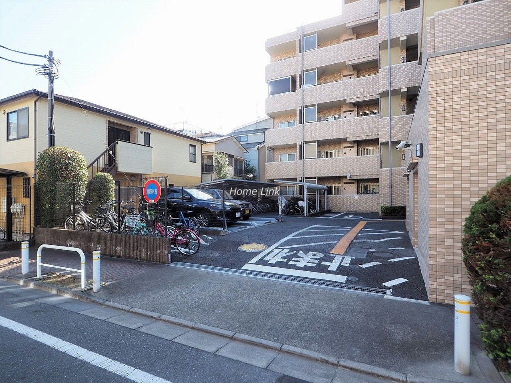 ローヤルシティ東武練馬第3　駐車場出入口